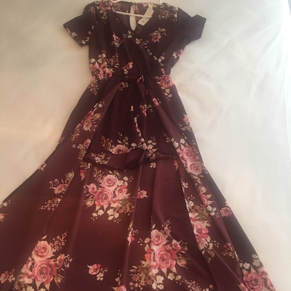 Francesca's Collections Dresses & Skirts - New Francesca’s Floral print maxi romper